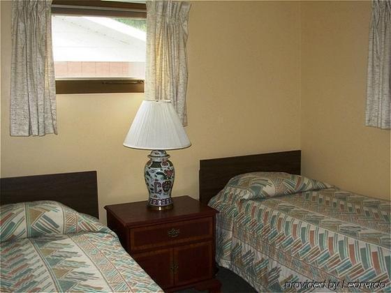 Red Carpet Inn On The Lake - Oneonta Exteriér fotografie