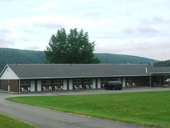 Red Carpet Inn On The Lake - Oneonta Exteriér fotografie
