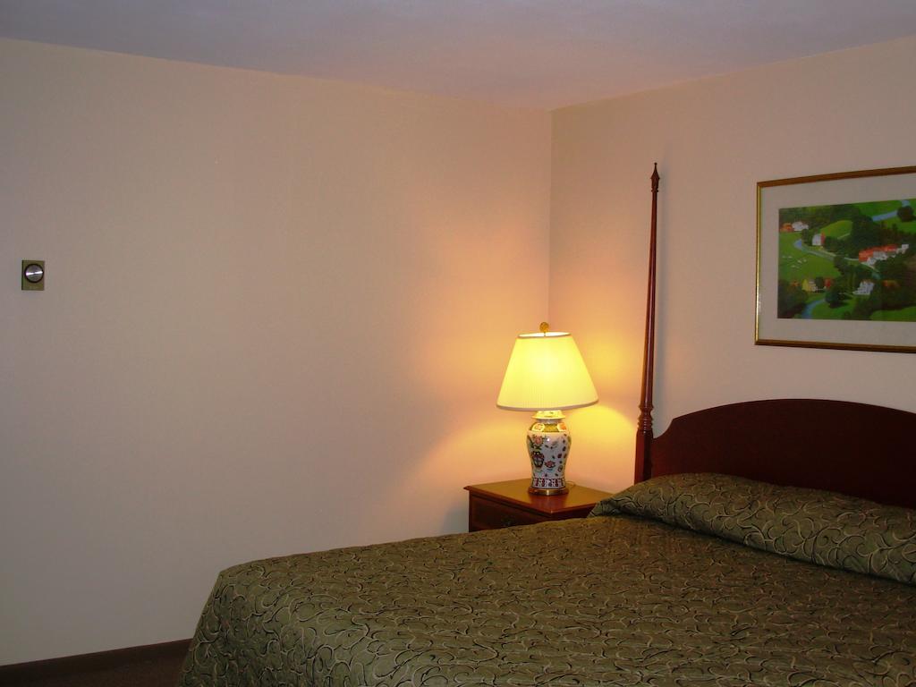 Red Carpet Inn On The Lake - Oneonta Exteriér fotografie