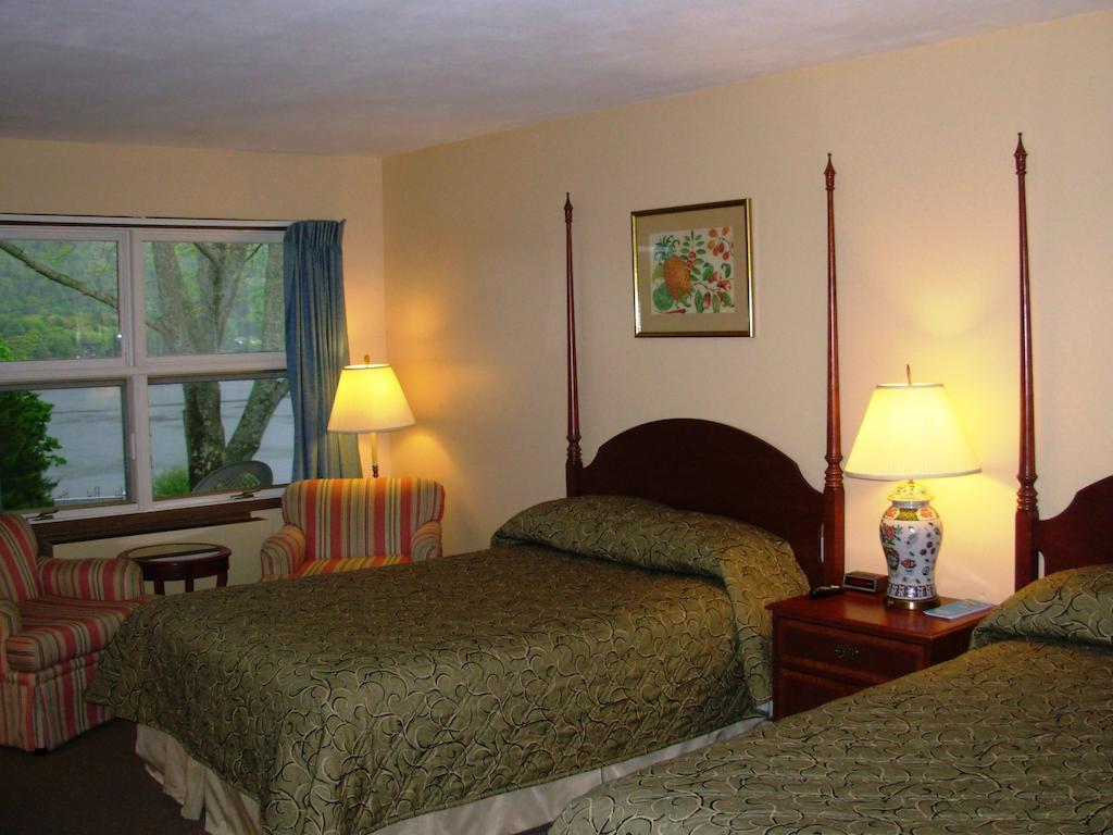 Red Carpet Inn On The Lake - Oneonta Exteriér fotografie